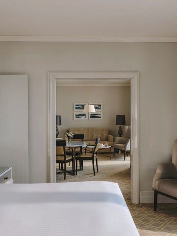 Grand Suite im Fairmont Le Montreux Palace mit separatem Wohnbereich