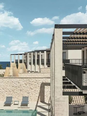 Außenbereich mit Pool und Blick auf das Meer