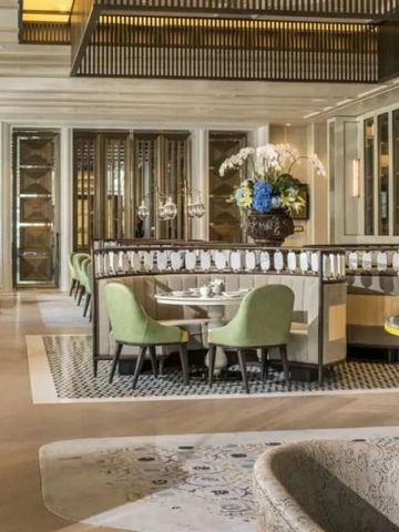 Elegante Lounge mit stilvollen Möbeln im Four Seasons Hotel Kuala Lumpur