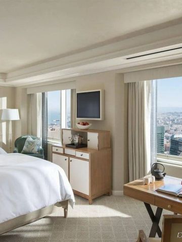 Zweibettzimmer im Hotel mit Blick auf die Skyline von San Francisco