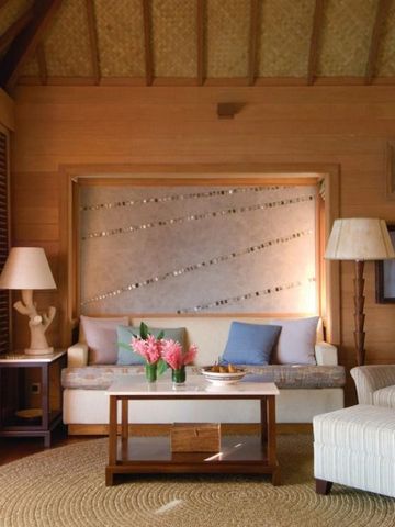 Gemütliche Sitzecke mit Sofa und Sesseln in einem Wohnzimmer