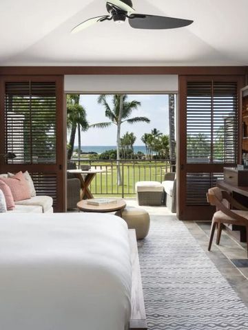 Helles Zimmer mit direktem Garten- und Meerblick im Four Seasons Resort Hualalai