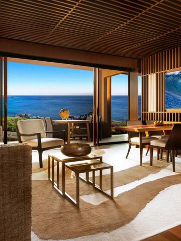 Wohnbereich mit Meerblick und stilvollem Interieur im Resort