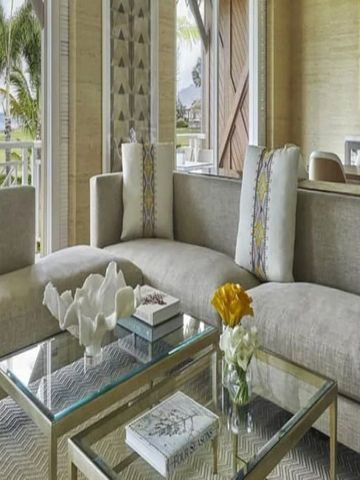 Luxuriöser Wohnbereich im Four Seasons Resort Nevis mit Blick auf den Ozean.
