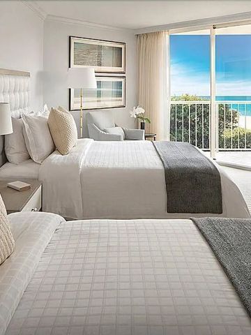 Zweibettzimmer mit Meerblick und elegantem Design im Four Seasons Resort Palm Beach