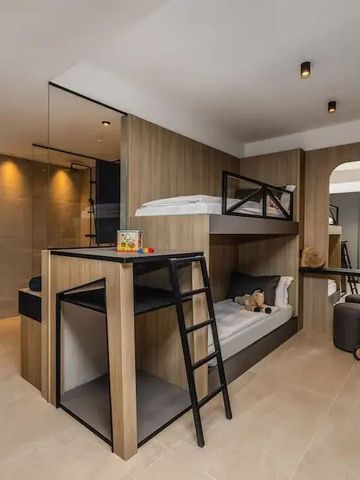 Familienzimmer mit Etagenbett und Spielbereich im Resort