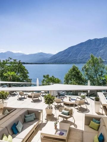 Terrasse mit Blick auf den See und umliegende Berge