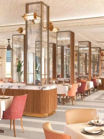 Luxuriöse Restaurant-Innenausstattung mit klassischen Tischen und Spiegeln