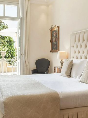 Gemütliches Zimmer mit Zugang zur Terrasse und Blick auf den Garten