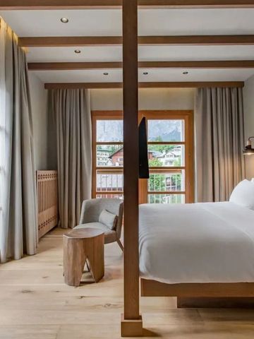 Helles Zimmer mit privatem Balkon und Bergblick