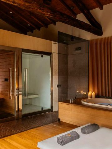 Wellness-Bereich mit Sauna, Dampfbad und Whirlpool