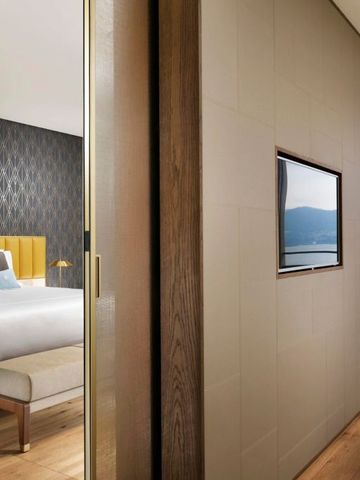 Moderne Suite mit durchdachtem Design und Aussicht auf die Landschaft