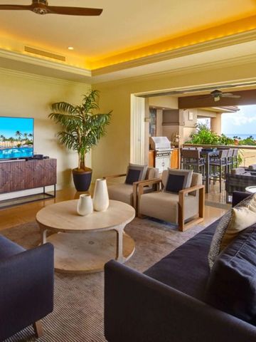 Eleganter Wohnbereich mit Meerblick und offener Balkon-Terrasse