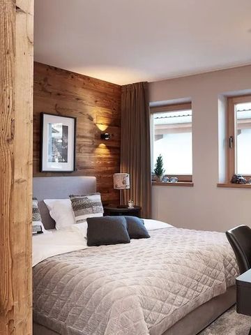 Doppelzimmer mit modernem Dekor und Schreibtisch