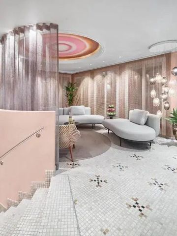 Stilvoll designter Loungebereich mit moderner Dekoration