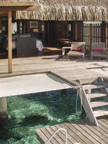 Wasservilla mit Terrasse und direktem Zugang zum Meer