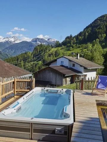 Sonnenterrasse mit Whirlpool und Blick auf die Alpen