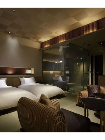 Luxuriöses Doppelzimmer mit modernen Designelementen.