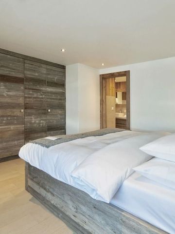 Modernes Schlafzimmer mit minimalistischem Design und Holzmöbeln