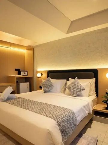 Komfortable Suite mit moderner Einrichtung und Beleuchtung