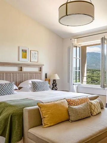 Geräumiges Zimmer mit Blick auf die malerische Landschaft