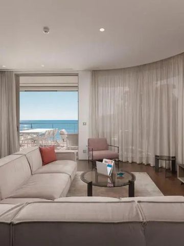 Luxuriöse Suite mit Meerblick und moderner Einrichtung