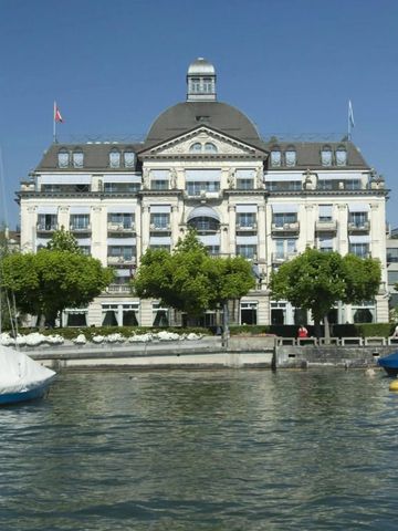 Eindrucksvolle Fassade des Hotel La Réserve Eden au Lac Zurich am Seeufer