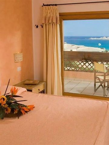 Zimmer mit Balkon und atemberaubendem Blick auf das Meer