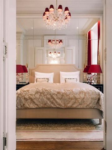 Luxuriöse Suite im Hotel Sacher Wien mit opulenter Einrichtung