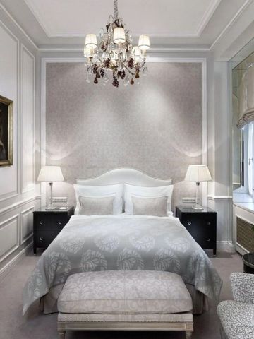 Geräumiges Zimmer im Hotel Sacher Wien mit klassischen Details