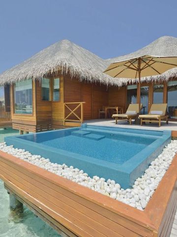 Wasserbungalow auf Stelzen mit privatem Pool und Sonnenterrasse