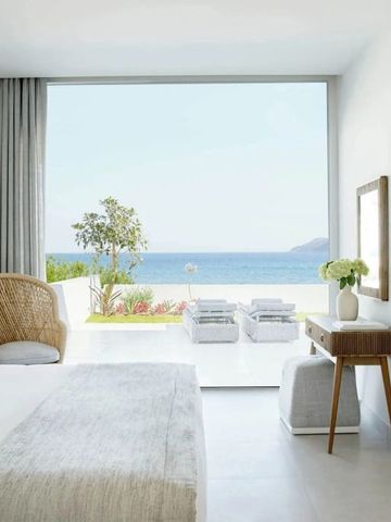 Geräumiges Zimmer mit Balkon und traumhaftem Meerblick