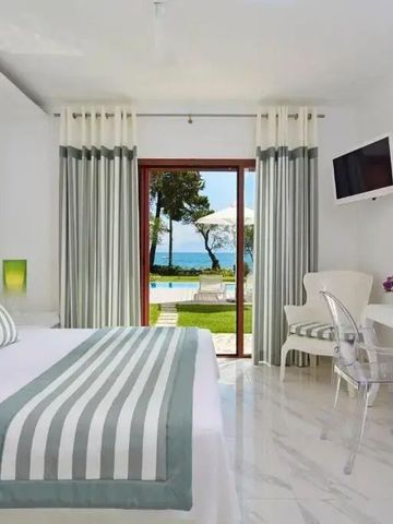 Moderne Hotelzimmer mit Meerblick und eleganter Einrichtung