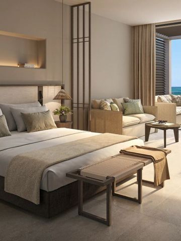 Komfortables Hotelzimmer mit Meerblick und einladender Sitzecke