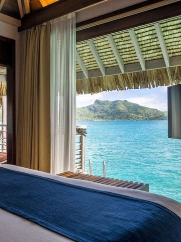 Schlafzimmer mit Meerblick von der Terrasse