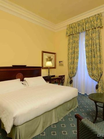 Geräumiges Zimmer mit stilvollem Design und edler Einrichtung