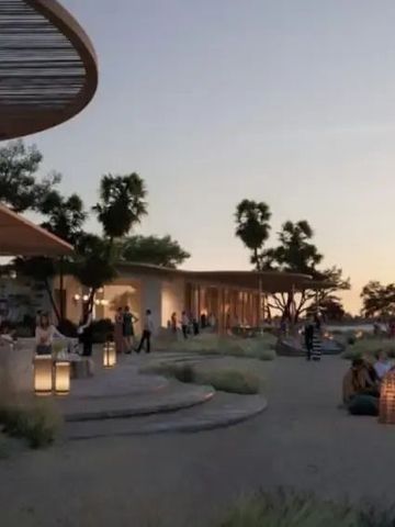 Abendstimmung an der Strandterrasse mit gemütlicher Atmosphäre und Beleuchtung