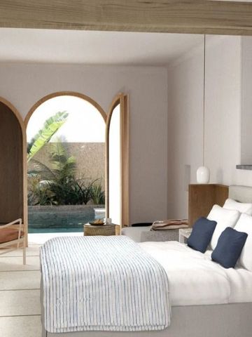 Gemütliches Zimmer mit privatem Poolzugang und Pflanzen