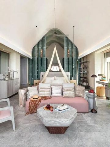 Komfortabler Wohnbereich mit Sofas und modernem Interieur.