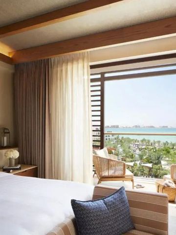 Moderne Suite mit Terrasse und herrlichem Ausblick auf das Meer