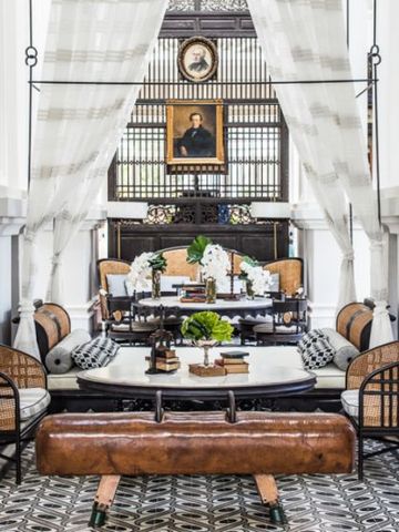 Luxuriöse Lounge mit stilvollen Rattanmöbeln im JW Marriott Phu Quoc