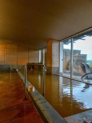 Entspannendes Thermalbad mit Panoramablick