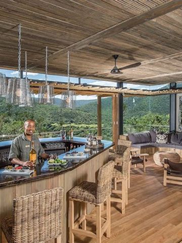 Bar im Freien mit Blick auf die Natur im Kariega Game Reserve