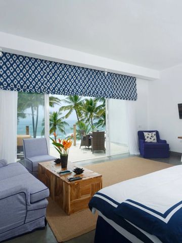 Geräumiges Zimmer mit Meerblick und moderner Einrichtung