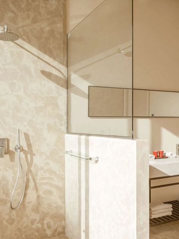 Modernes Badezimmer mit Regendusche und elegantem Waschbecken