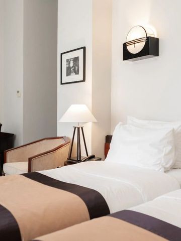 Doppelzimmer mit modernen Akzenten und stilvollem Design