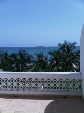 Meerblick von einem Balkon mit dekorativem Geländer