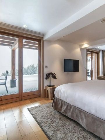 Geräumiges Hotelzimmer mit Zugang zur Terrasse und moderner Einrichtung