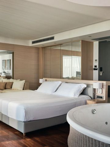 Luxus-Suite mit Whirlpool und Kingsize-Bett