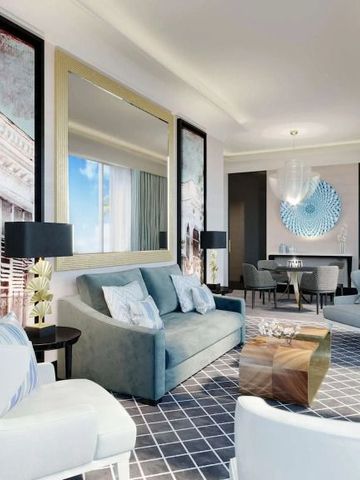 Stilvolle Suite mit eleganten Möbeln und großem Spiegel